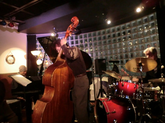 すぐ近くにJAZZクラブがありました。_e0119092_12542128.jpg
