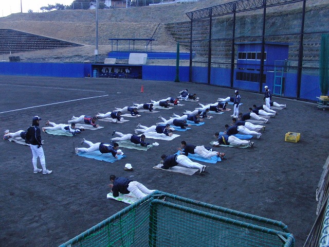 富士市立高校野球部の冬の練習風景_f0141310_7593635.jpg