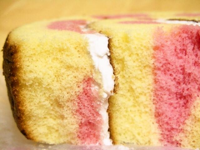 桜風味のロールケーキ　桜あん入りクリーム_a0149329_23124.jpg