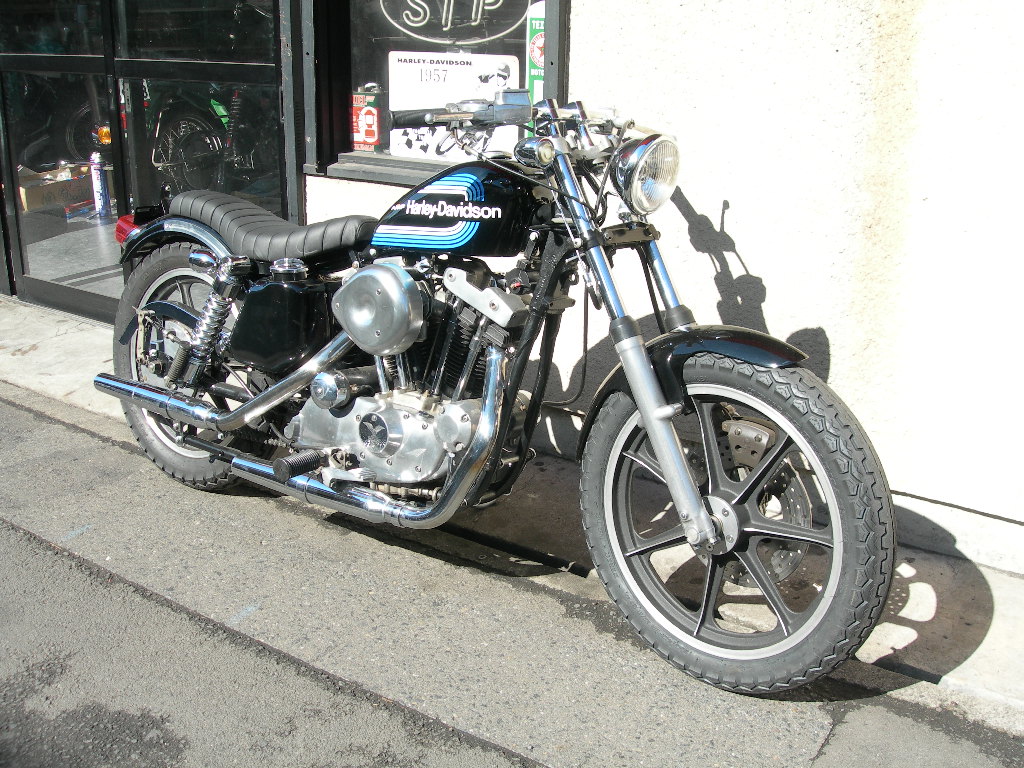 1976年XLH1000・ベース・ショーティーカスタム : EAST URBAN