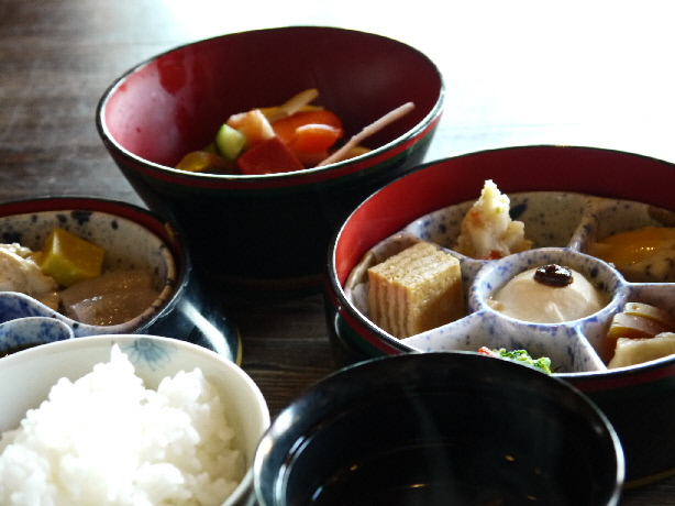 韻松亭(いんしょうてい)_e0227942_1731887.jpg