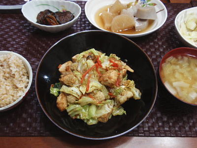 【献立】鶏肉とキャベツの白だし炒め・大根と京芋の煮物・茄子としめじの味噌煮・白菜即席漬・お味噌汁_c0027666_223046.jpg