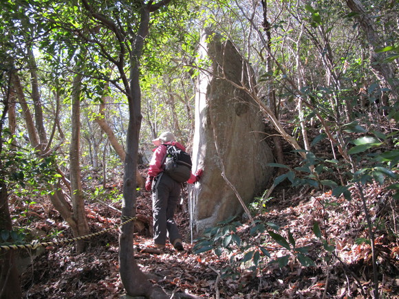 「宇佐6山」の高山を登る　2012.2.12_a0166196_21481192.jpg