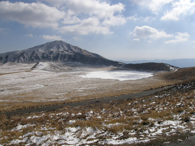 2012/02/11 熊本　雪化粧の阿蘇山にて_c0141933_07294.jpg