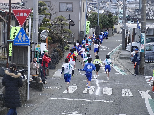 公道を走る市内唯一の駅伝 第32回今泉地区駅伝大会_f0141310_7483556.jpg