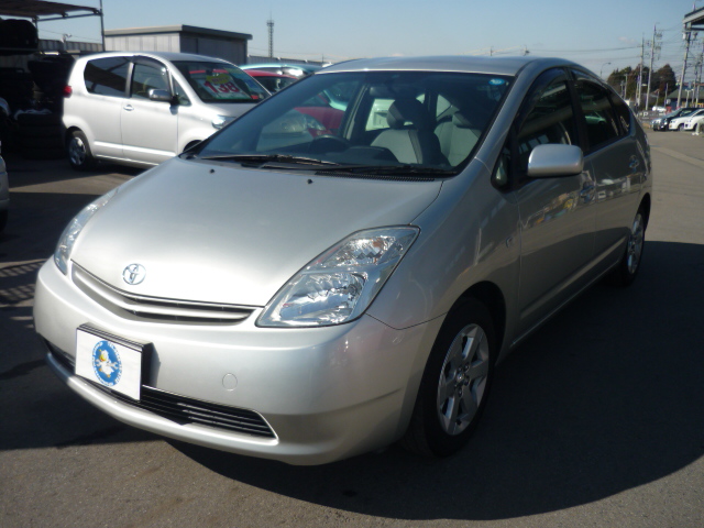 ★おすすめ車★プリウス S 純正ナビ カラーバックモニター (^O^)W _c0213517_1031425.jpg