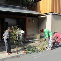 京都要庵歳時記「平成２３年如月　玄関の室礼」海棠桜と白玉椿・南天（１）_d0033734_10483141.jpg