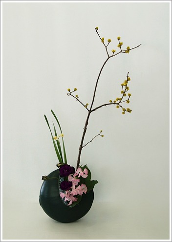 草月流生け花 自由花 Tamins の花と空と月と 草月流生け花 自由花 Tamins の花と空と月と