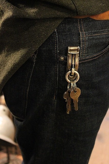 CHOLOS X F.E.E LOCKER CLIP_b0229314_053130.jpg