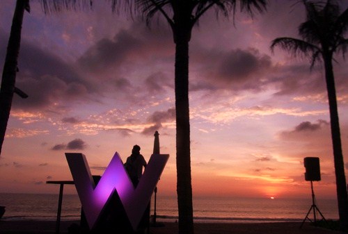 Woo Ba® から見る夕陽 @ W Retreat & Spa Bali (\'11年秋)_a0074049_21123085.jpg