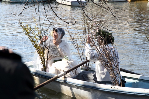写真家・熊谷聖司さん撮影の水上結婚式&宴の写真~24日(金)花に聞く展開幕・明日25日(土)宝箱フリマ_f0006713_046256.jpg