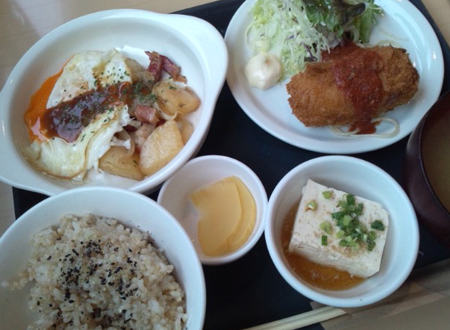 食べて飲んで仕事して_d0129249_20375493.jpg