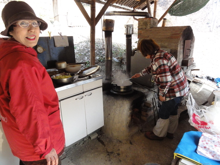 みさき里山クラブ定例活動日：展望台建設１５日目…階段手すり取付_c0108460_18193333.jpg