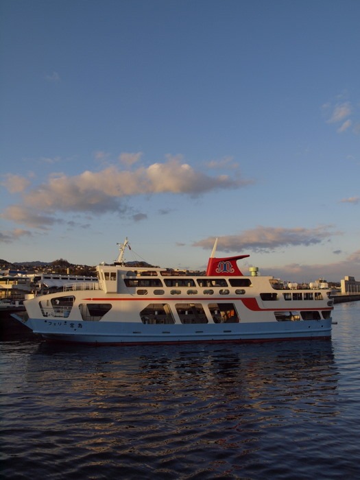 宮島エネ散策 その8(夕暮れの海と宮島の港)_c0116915_06927.jpg