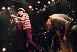 世界のユイ様とグレイトマルヤマ博士 1219 ３５ｍｍの窓