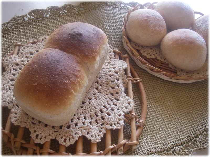 最近作った手作りパン☆はちみつ白パン＆レーズンラズベリーパン☆_b0194520_9463690.jpg
