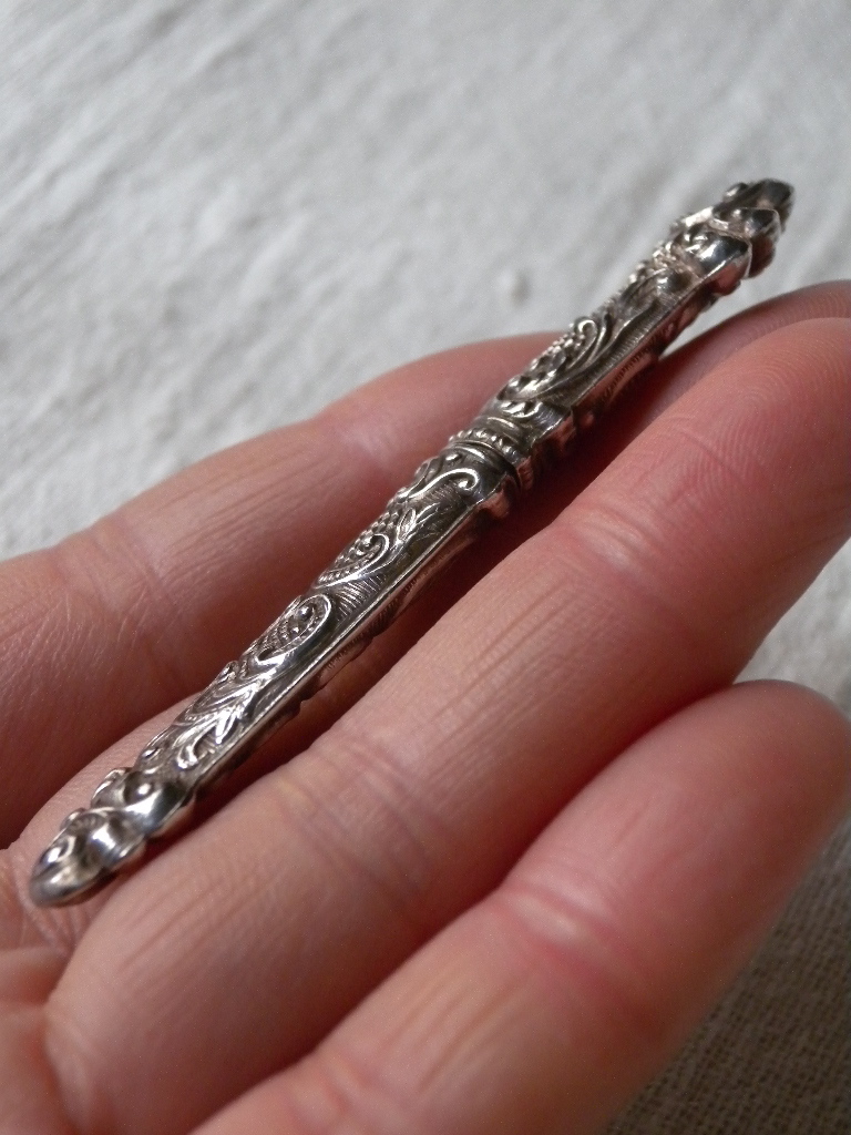 Needle Case 銀のニードル・ケース : 満月アンティーク