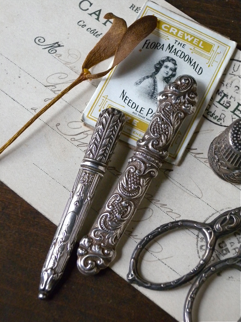 Needle Case 銀のニードル・ケース : 満月アンティーク