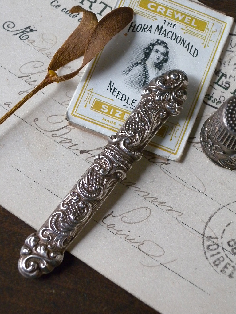 【 銀彫金 ニードルケース 】 英骨董 17世紀 シルバー925 銀彫金 ニードルケース 】 英骨董 17世紀 シルバー925 銀彫金 ニードル