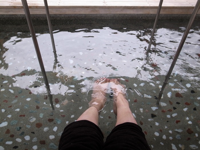 薄っすら雪と足湯_c0116915_155421.jpg