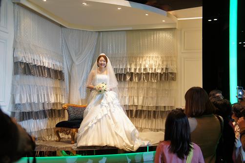 韓国で結婚式に参列！_b0060363_2325386.jpg