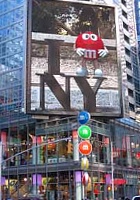 NYのタイムズスクエアにあるM&M\'s World Store NYC_b0007805_071032.jpg