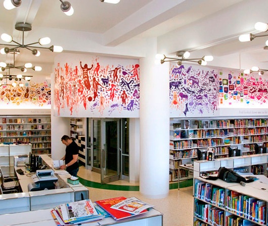 ニューヨークにはこんな楽しそうな公立小学校の図書館も_b0007805_23554839.jpg