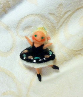 羊毛バレリーナとイラスト 小鳥の羊毛フェルト絵 アトリエcaraway キャラウェイ