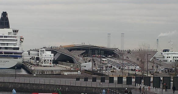 建築探訪「横浜大さん橋国際客船ターミナル」_a0130926_14421618.jpg