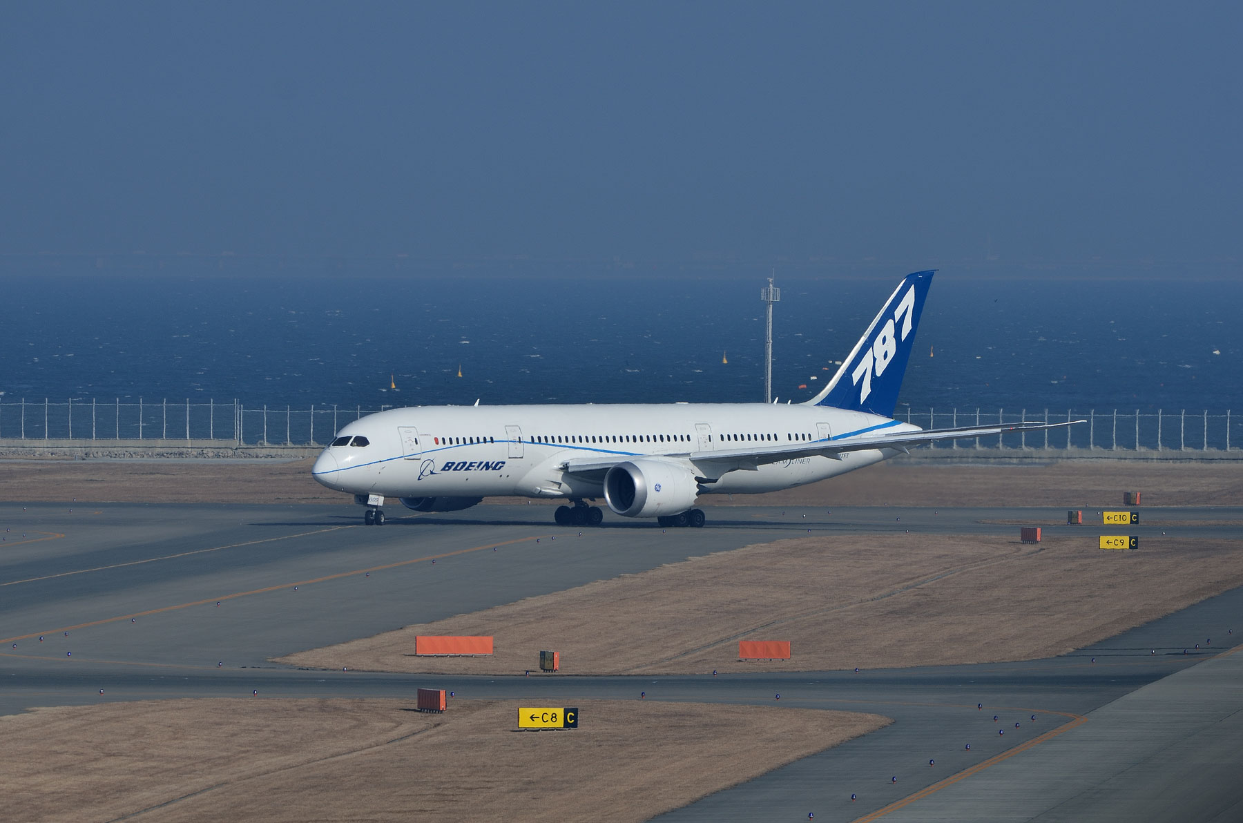 BOEING 787-8 / N787FT - 離陸その1 - : SKY LOUNGE GARDEN BOEING 787-8 / N787FT - 離陸その1 - : SKY LOUNGE GARDEN