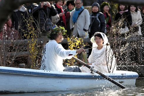 写真家・白石ちえこさん撮影の井の頭公園結婚式&宴の写真~77人のチャリティー展・花に聞く展_f0006713_0351381.jpg
