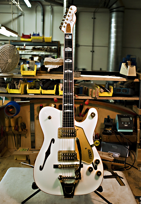 Fender C-Shop製のWhite Falcon Teleと6120 Tele!?_e0053731_19155081.jpg