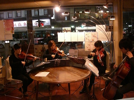 弦楽四重奏 生演奏_d0162300_22315456.jpg