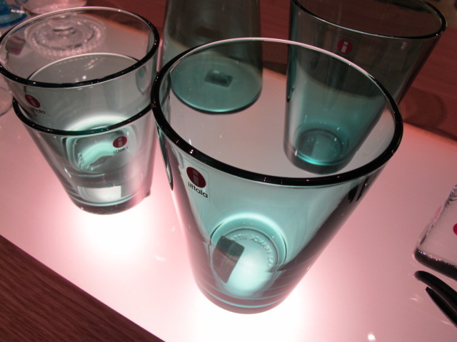 iittala の新しいシリーズ 入りました(♪_♪)_d0182409_19301059.jpg