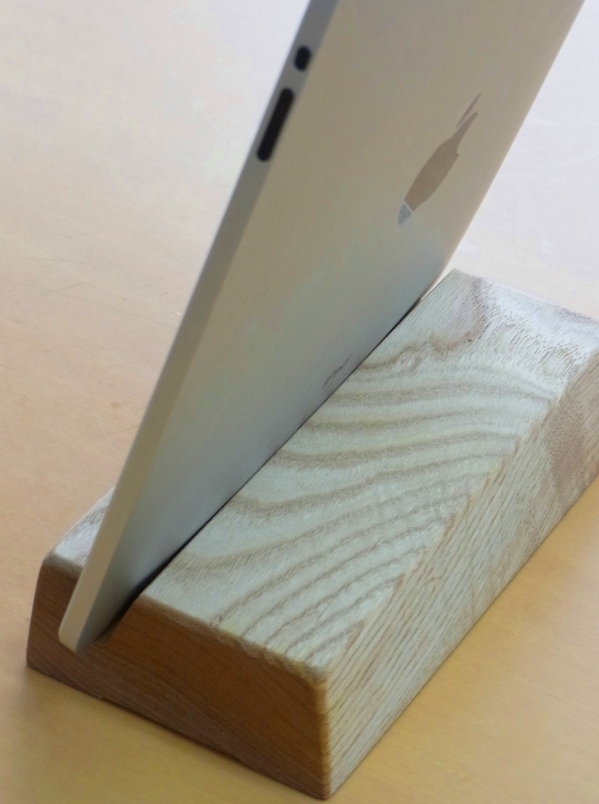 ipad stand kuri_c0019551_19253990.jpg