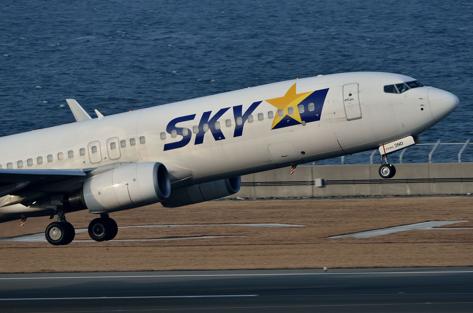よな ファイル:Boeing 737-4Q3, Japan TransOcean Air - JTA