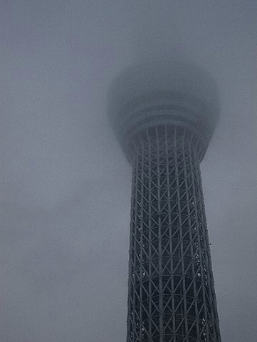 高い塔と、低い発想。_b0141773_2238315.jpg