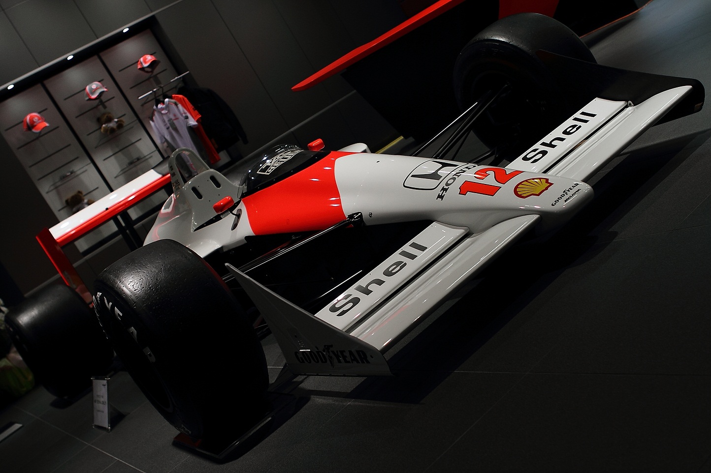 Mp4 4 12 アイルトン セナ車 ソットヴァンと暮らしています