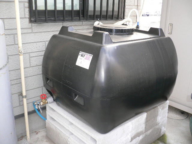 雨水タンク設置の話 : 風まかせ 雨水タンク設置の話 : 風まかせ