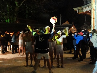 裸押し合い祭り夜の部_a0084753_16355037.jpg