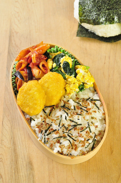 ペンネとホウレン草エッグのお弁当_b0171098_828463.jpg