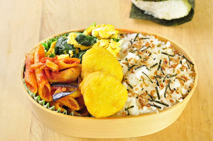 ペンネとホウレン草エッグのお弁当_b0171098_8422313.jpg