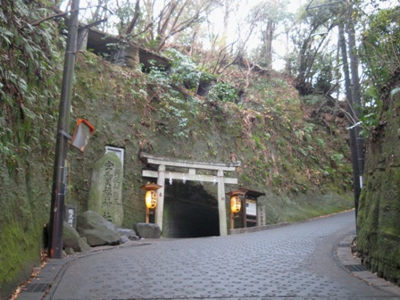 金運バッチリ異空間神社、銭洗い弁天_f0141785_80556.jpg