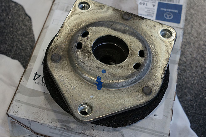 ステアリング回すと異音 アッパーマウント交換 A Story Of A