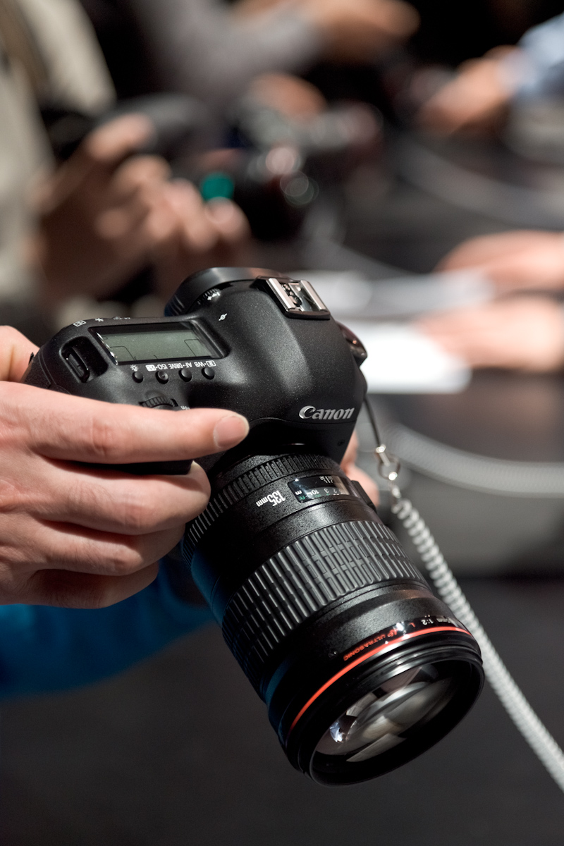 CANON EOS 5D MARK IIIに触ってきた。_b0213320_2332546.jpg