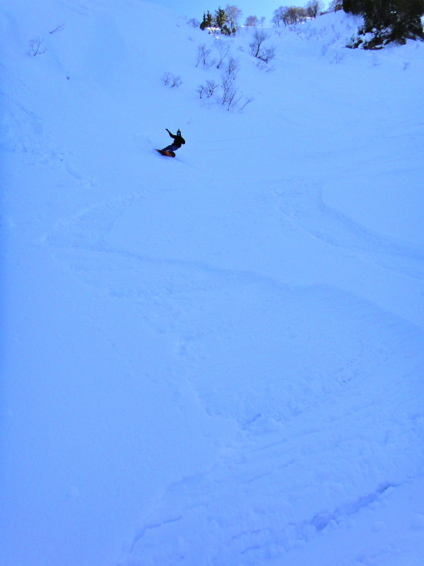 2012/02/29 Backcountry Snowboarding in 野谷荘司山_b0220886_1441938.jpg