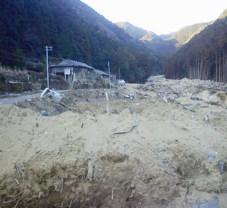 熊野川台風１２号水害調査行（８）　　浅里地区_f0197754_2242549.jpg