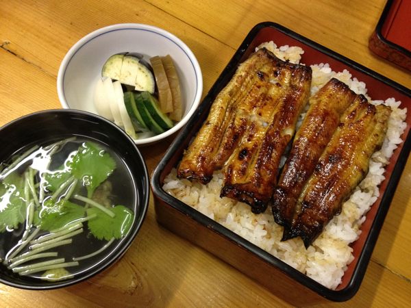 今昔のカオス！赤羽編(3)。　鶏と鰻の調和を感じる老舗。　赤羽　川栄_b0098884_11174098.jpg