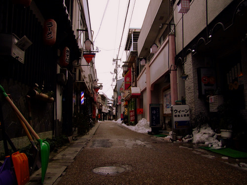 「真冬の山陰を巡る旅2012 三徳山 国宝 投入堂と三朝温泉」_a0000029_9421696.jpg