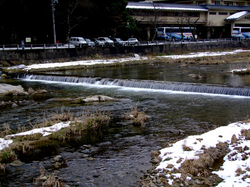 「真冬の山陰を巡る旅2012 三徳山 国宝 投入堂と三朝温泉」_a0000029_9434253.jpg